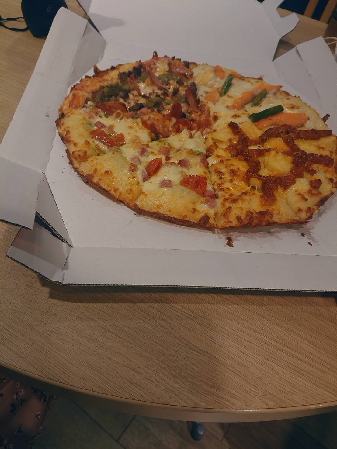 昨日夜3,4枚ピザ食べの画像