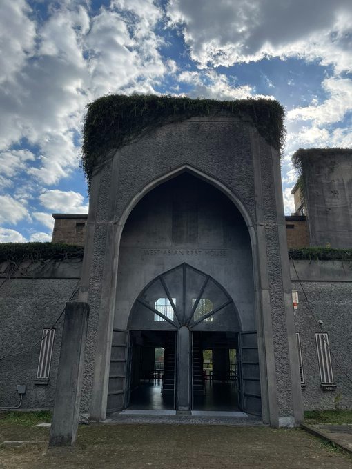 鶴見緑地でこんな厳かの画像