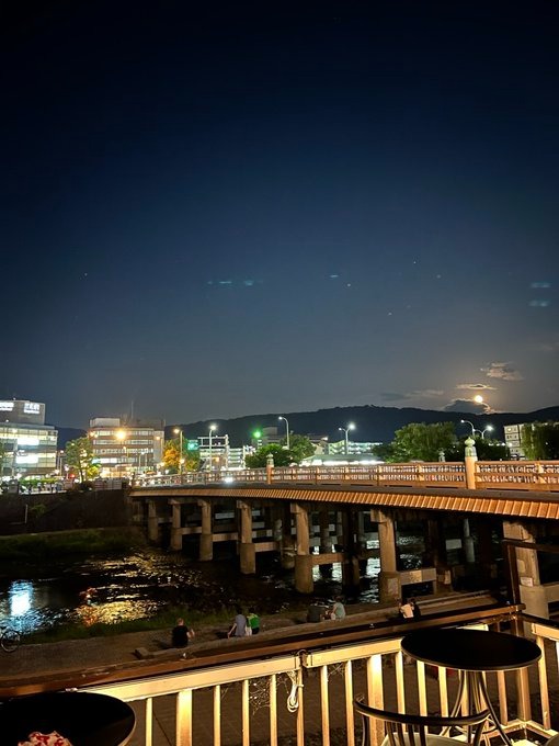 鴨川にかかる三条大橋の画像